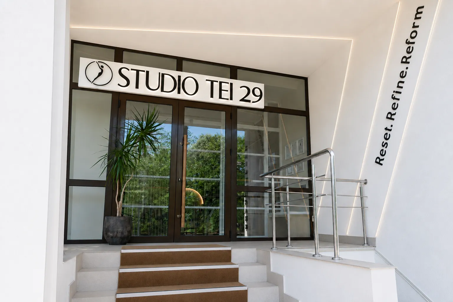 Studio Tei 29 entrance on Lacul Tei Boulevard, Bucharest